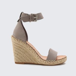 Dolce Vita “V-Noor” Wedges